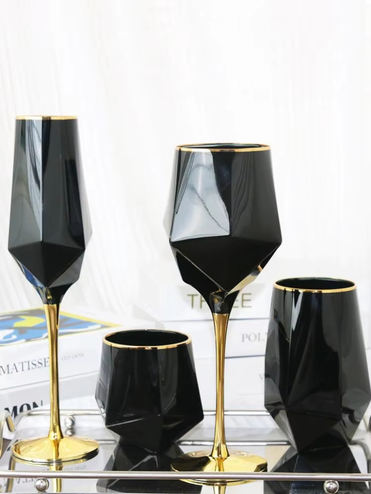 Wine Or Beer - คริสตัลสีดําบริสุทธิ์ Golden Edge แก้วไวน์ Goblet หรูหราไม่สม่ําเสมอห้องพักพิเศษถ้วยแชมเปญวิสกี้แว่นตาเบียร์